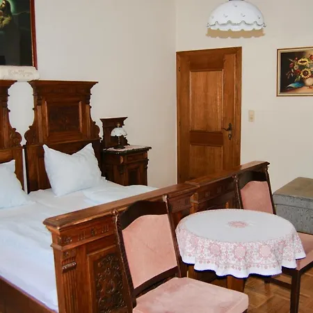 بيت ضيافة Fruehstueckspension Kirchenwirt أوبرفيلاخ