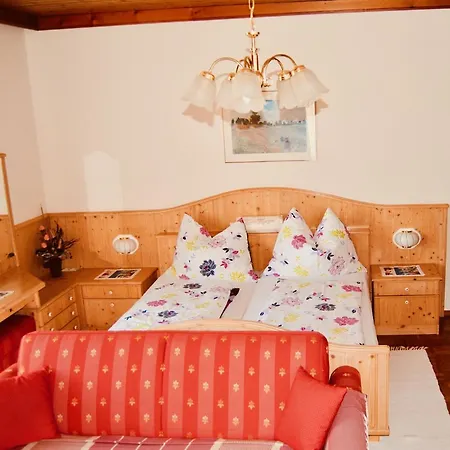 بيت ضيافة Fruehstueckspension Kirchenwirt 3*