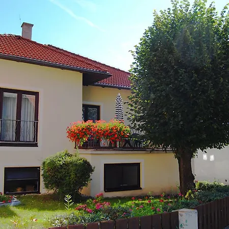 بيت ضيافة Fruehstueckspension Kirchenwirt أوبرفيلاخ