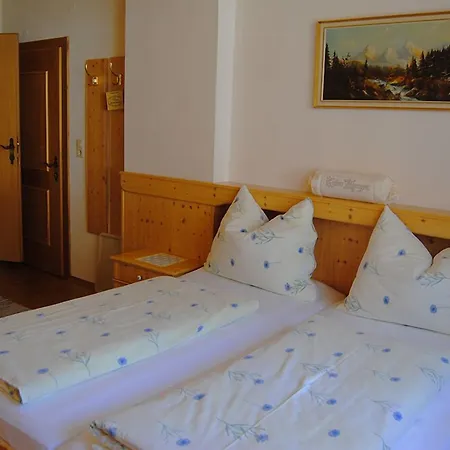 Fruehstueckspension Kirchenwirt ゲストハウス オーバーフェラッハ