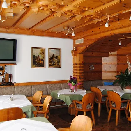 Fruehstueckspension Kirchenwirt ゲストハウス