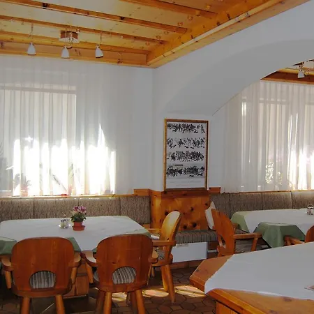 بيت ضيافة Fruehstueckspension Kirchenwirt أوبرفيلاخ