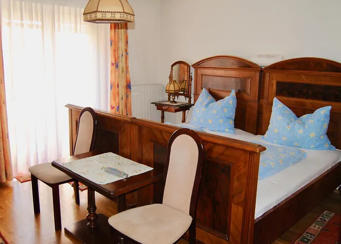 Fruehstueckspension Kirchenwirt אוברוולאך